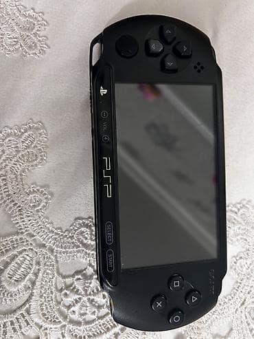 PS4 (Sony Playstation 4): Orginal sony psp,20+oyun ve orginal adaptoru var,yaddaw karti var.hec — 4