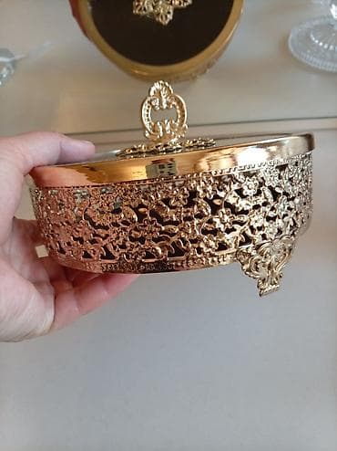 Qızılı rəngdə metalkəsim şirniyyat/qənnadı qabı (qapaqlı) - Material