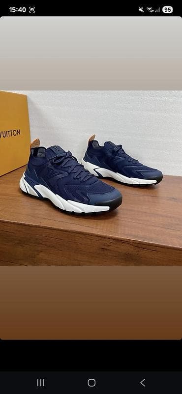 ayaqqabi sport: Kişi idman ayaqqabıları – müxtəlif modellər və rənglər Xüsusiyyətlər — 1