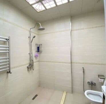 квартиры в аренду в баку: Mənzil kirayə verilir. 2 otaq, 17.4 mərtəbə. Nərmanov metrosu — 8