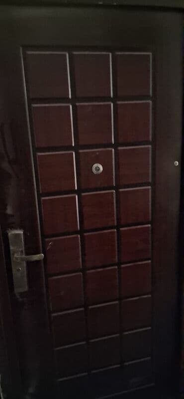 Seyf giriş qapısı – taxta teksturalı tünd qəhvəyi rəngdə, klassik lalafo.az -da Seyf giriş qapısı – taxta teksturalı tünd qəhvəyi rəngdə, klassik