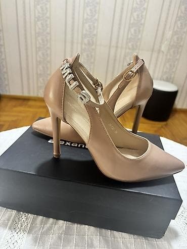 tufli: Zərif qadın stilettosu – bej/nude rəngdə, incə burunlu və hündür — 1