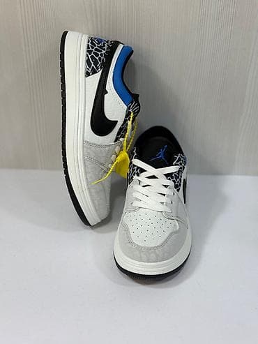 krosovkalar: Sneaker – aşağı profilli model, qarışıq materiallı üst hissə və qalın — 6