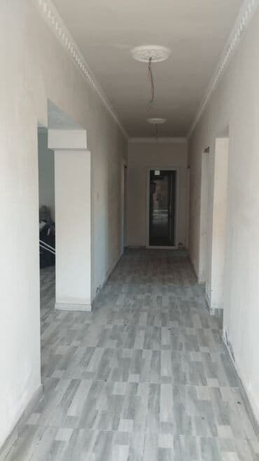 ev şəkilləri çəkmək: İki mərtəbəli həyət evi - Fasadı dekorativ suvaqlı, geniş panoram — 12