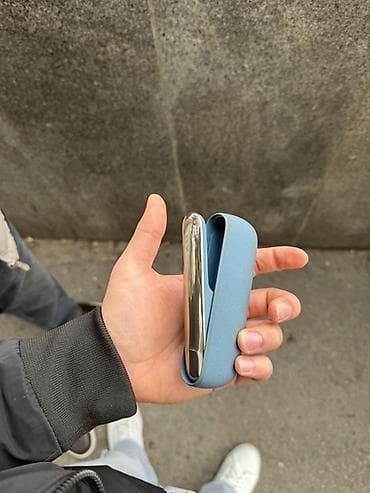 super zeng 2: IQOS Iluma cihazı – mavi rəngdə, maqnit qapaqlı dizayn. İqosun ici — 5