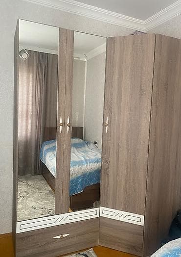 ikinci el dolaplar: İşlənmiş, 3 qapılı, Güzgülü, Bej, Taxta, Açılan, Künc dolab — 1