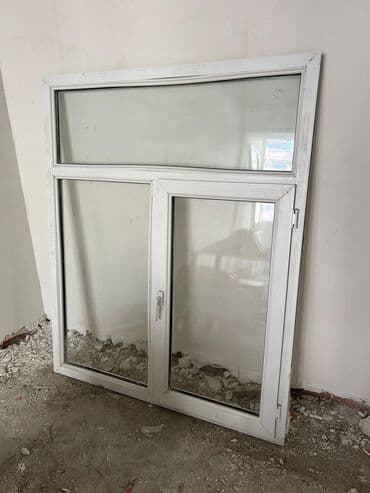 pəncərə üçün setka: Ağ rəngli PVC pəncərə, iki şüşəli, üstdə havalandırma üçün kiçik — 1