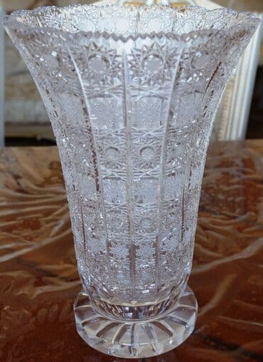 toy gülləri: Xrustal güldan Xrustal güldan satılır. Diametri: 180 mm-dir. İstifadə — 3