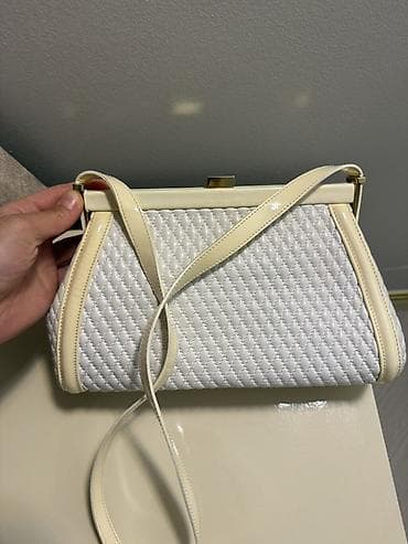 red valentino: Orijinal Valentino Garavani Ağ-krem rəng palitrasında şık qadın — 3