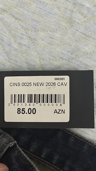 cins walvar: (33 Razmer) Üstündə etiketi ilə, heç vaxt geyinilməyib. Qış mövsumü — 6