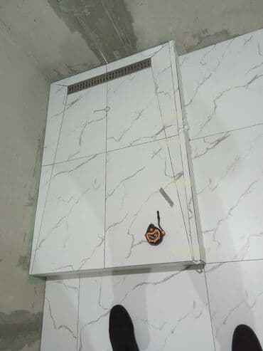 paltar qurutma tavan asılqanı: Duş üçün mərtəbə trapı ilə pilləli podest – monolit kafel/keramoqranit — 7