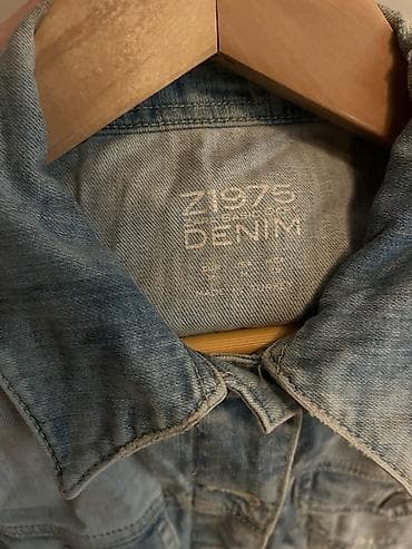 Köynəklər: Məhsul: Z1975 Denim cins gödəkçə - Material: 100% denim (yazı: “Z1975 — 2