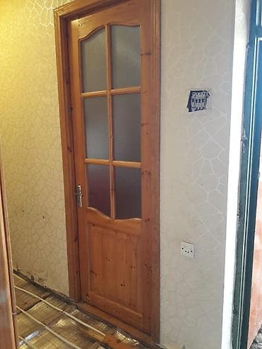 seyfi qapi: Taxta şüşəli otaq qapısı - Material: təbii ağac çərçivə və panel — 2