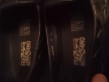 Səndəl və şəp-şüplər: Gencede satilir deri Ferragamo ayaqabi toxuma naxışlı, qara rəng 90azn — 6