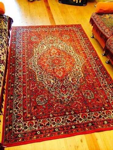 mindjuse uz uvo: Xalça — 1