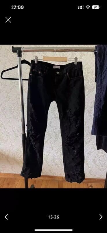 zeynep bastik baku: Zara Qara rəngli, yırtıq detallı cins şalvar. Dizlərdə və digər — 12