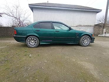 bmw x6 35i xdrive: BMW 3 series: 2 l | 1993 il Sedan — 3