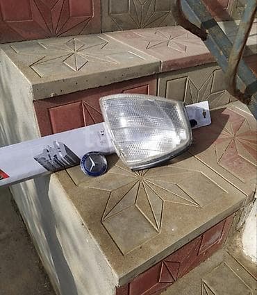 Sağ ön, Mercedes-Benz W210 E-Class