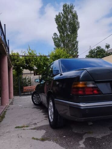 Ferrari: Mercedes-Benz E 250: 2.5 l | 1993 il Sedan — 9