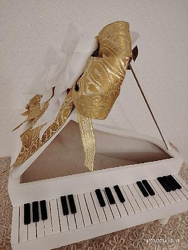 xonça şokolad: Xonca piano satilir icine sokolad ve cicek qoyub hediyye etmek olar — 5