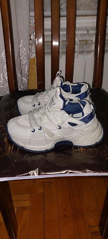 Səndəl və şəp-şüplər: Ağ–tünd mavi rəng kombinində idman ayaqqabısı - Model: JQCJ Fashion — 1