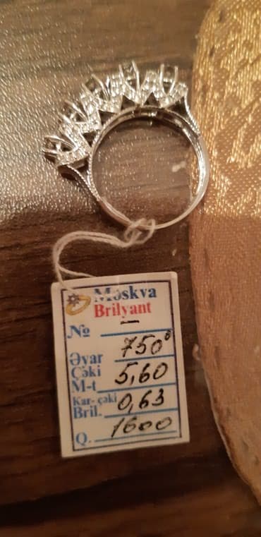tek qas qizil uzukler: Nişan, Üzük — 1