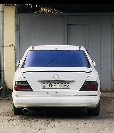 vaz yan guzguler: Mercedes-Benz E 220: 2.2 l | 1994 il Sedan — 3