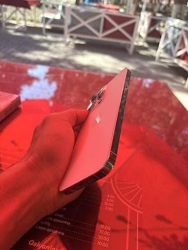 ayfon 4es: IPhone 14 Pro, Gümüşü — 4