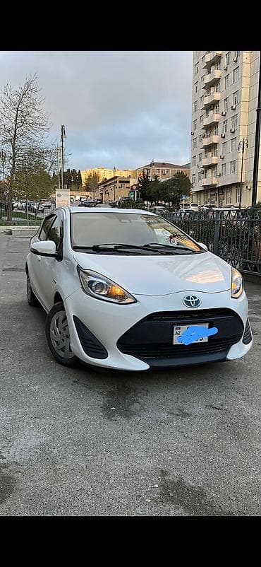 niva qapisi: Toyota Aqua: 1.5 l | 2018 il Hetçbek — 1