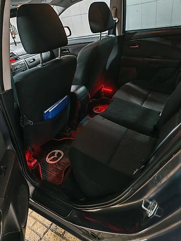 qapi zili: Mazda 3 sedan - Kuzov: sedan, tünd-boz rəng - Mühərrik: benzin (detal — 8