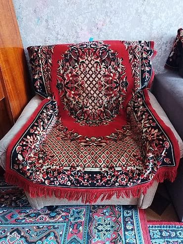Iki eded kreslo satilir (örtüsüz). Yaxsi veziyyetdedir. Real alici ile