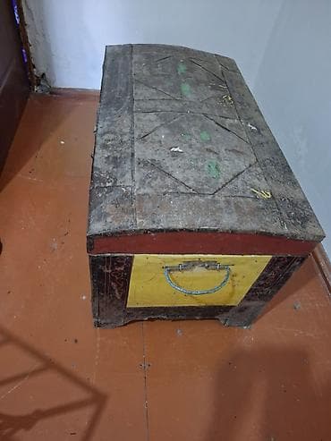 antik stullar: Qedimi sandiq satilir 50 manata — 2
