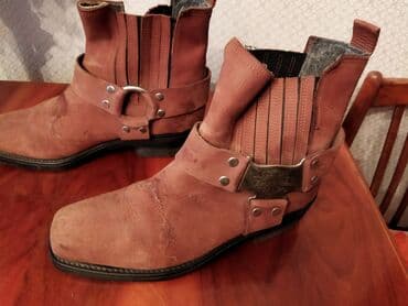 kişi üçün qırmızı çəkmələr: Qadın və kişi üçün müxtəlif üslubda çəkmə və bot kolleksiyası - — 1