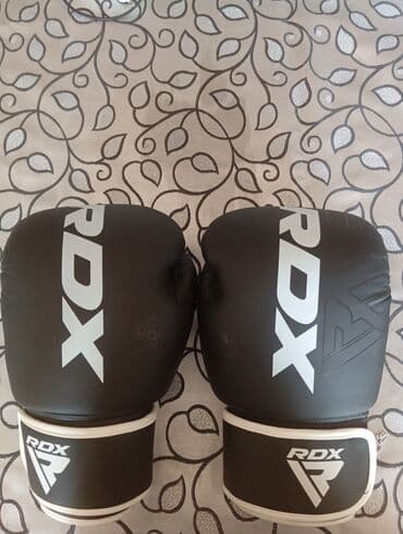 boks elcekler: RDX boks əlcəkləri - Rəng: qara, ağ loqo və detallar - Marka: RDX - — 1