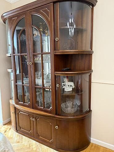 bufet: Klassik üslubda vitrin-bufet - Material: ağac karkas, şüşəli vitrin — 1