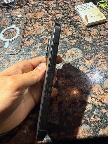 ayfon 9: IPhone 15 Pro — 3