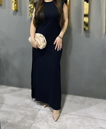 Sini (tünd göy) rəngli dondur. Parçası keyfiyyətlidir, bədən