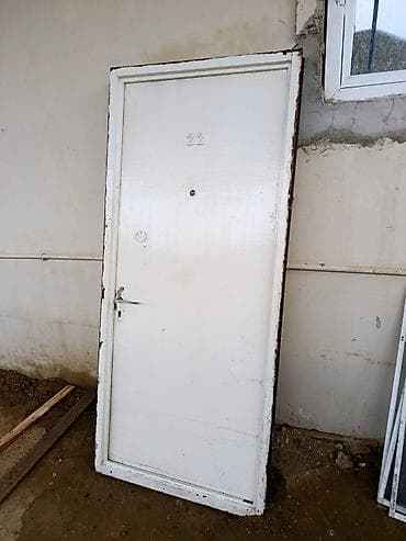 gaynag aparttı: Ağ rəngli metal giriş qapısı - Material: metal (polad gövdə) - Rəng — 2