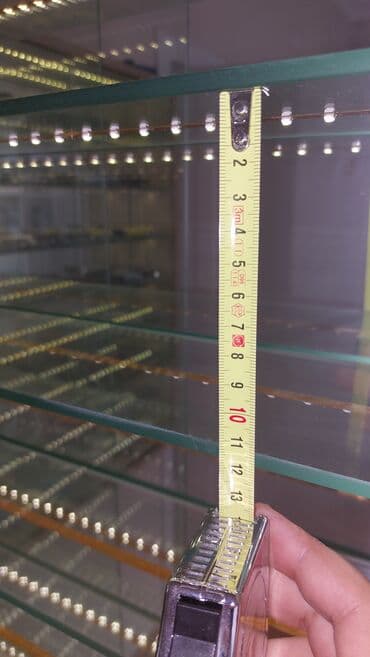 Avtoservis avadanlıqları: Şüşə qapıları olan vitrin, model avtomobillər kolleksiyasını səliqəli — 6