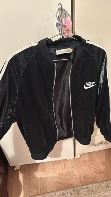 uzun pencekler: Qara idman üslubunda yüngül bomber gödəkçə - Rəng: qara, ağ detallar — 1