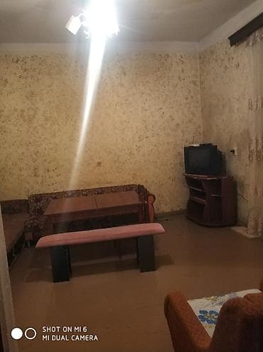 Mənzillər: 80 kv. m, 3 otaqlı, Qaz, İşıq, Su — 4