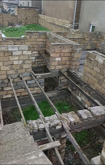 4 sot, Tikinti, Bələdiyyə