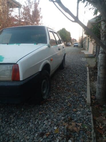 Ehtiyat hissələri: VAZ 2109 “Samarа” (hatchback) - Kuzov: 5 qapılı hatchback, ağ rəngdə — 4