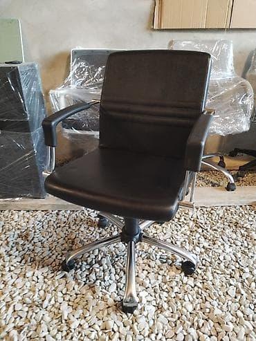 Офисные столы: С колесиками, Рукояти регулируются, Кожа — 9