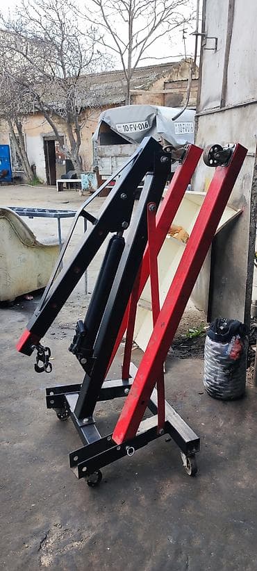 mini beton mikseri: Hidravlik mühərrik qaldıranı (engine crane) - Daşıma qabiliyyəti: 0.5 — 3