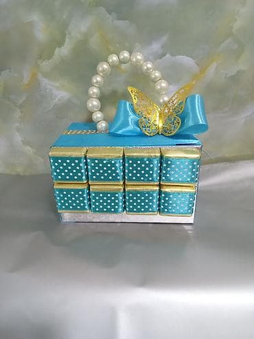 sokolad buketi: Hədiyyəlik şokolad kompozisiyası - Tərkib: dekorativ şəkildə düzülmüş — 1