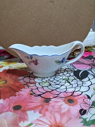 qab susilkasi: Məhsul: Dulevo porselen sous qabı (gravy boat) Təsvir: - Klassik — 1