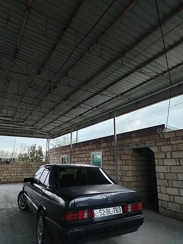 kia maşınlar: Mercedes-Benz 190 (W201): 1.8 l | 1993 il Sedan — 2