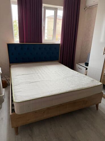 Taxta çarpayı və döşək dəsti - Ölçü: təxminən 2 nəfərlik (queen