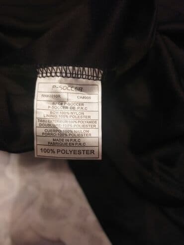 футбольная форма новая: Futbol oyunu dəsti.Yenidir etiketi üstündə.Yaxası üçbucaq formasında — 10